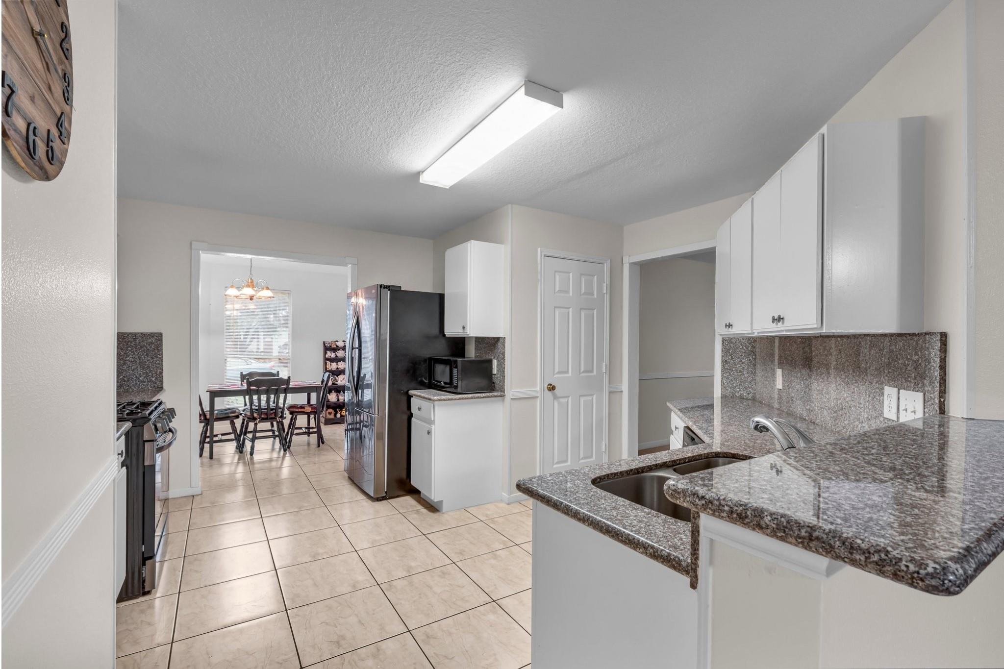 1130 Fairlane Square