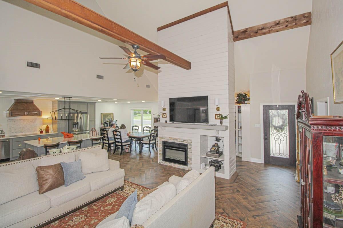 600 W Timberland Drive