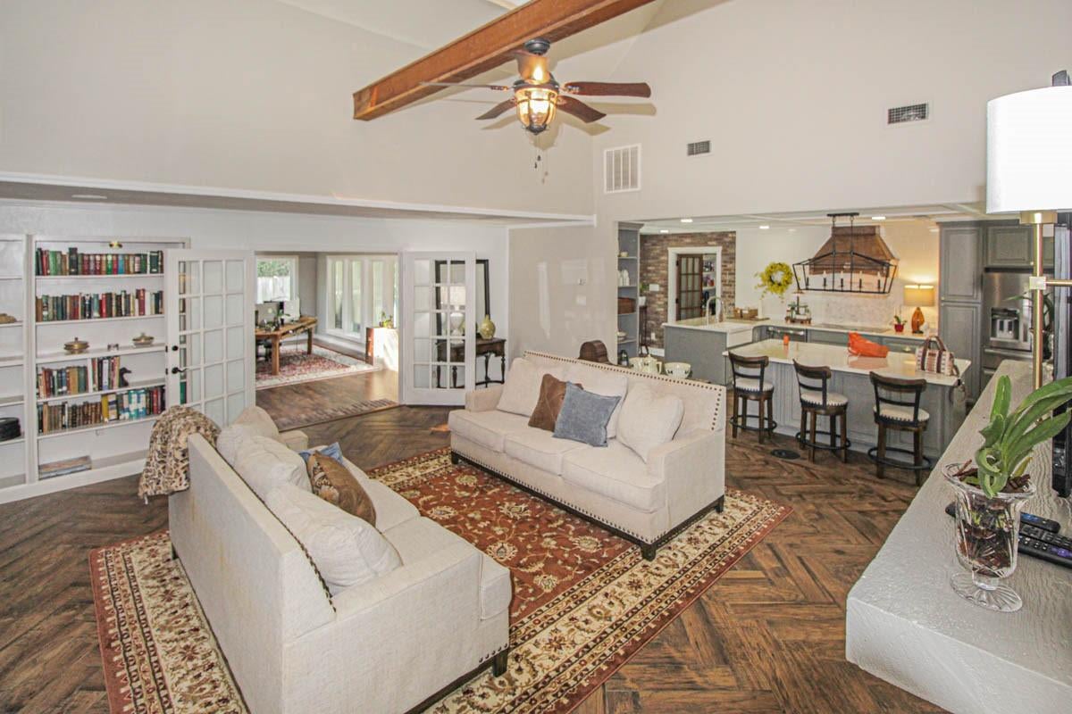 600 W Timberland Drive