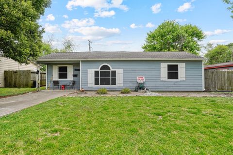 Photo of 2113 Pickerton Drive, Deer Park, TX 77536 (MLS # 76528279)