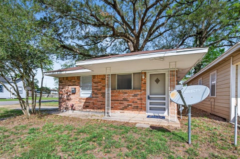 Photo of 312 Travis Street, Richmond, TX 77469 (MLS # 10014370)