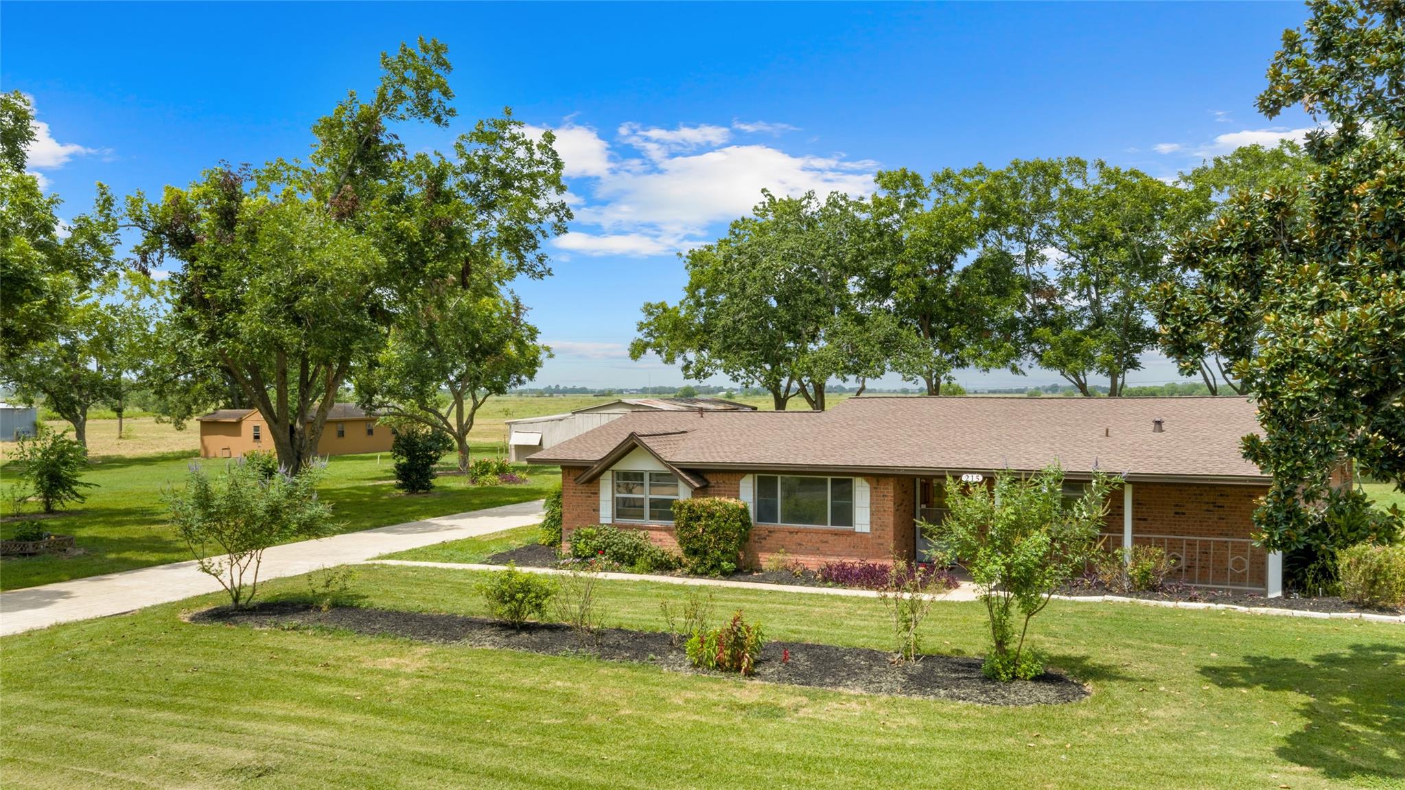 215 Lakeview Lane
