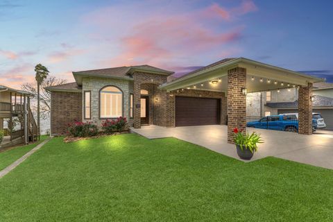 Photo of 462 Bridgelanding, Onalaska, TX 77360 (MLS # 15999366)