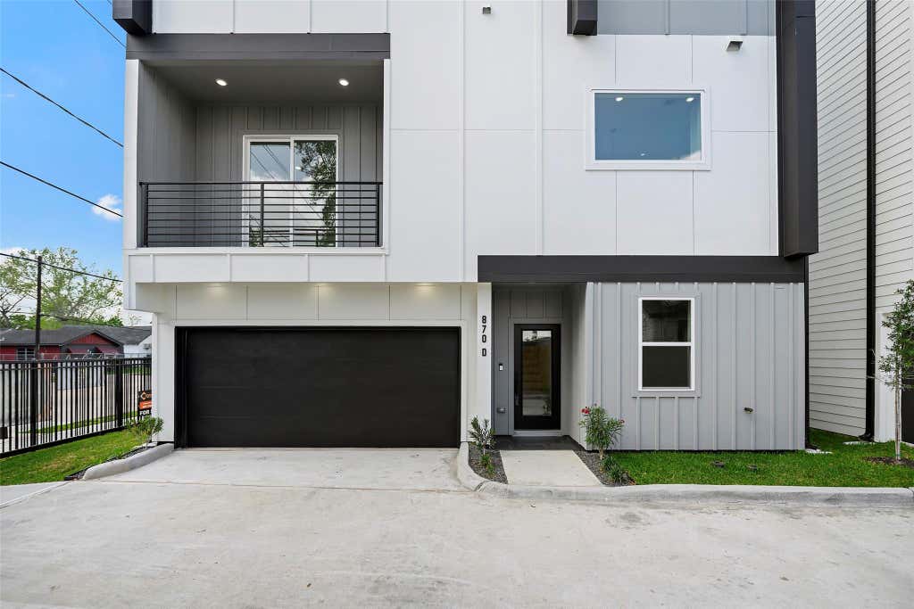Photo of 870 W Little York Road #D, Houston, TX 77091 (MLS # 91538759)