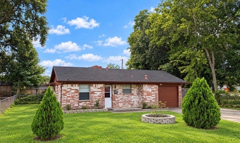 Photo of 1122 Mitchell Road, Houston, TX 77037 (MLS # 10183392)