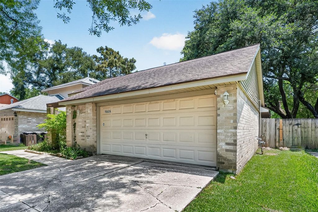 Photo of 16606 Quiet Trail Drive, Humble, TX 77396 (MLS # 21407387)