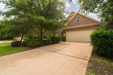 Photo of 3 Canterborough Place Pl, Tomball, TX 77375 (MLS # 61808951)