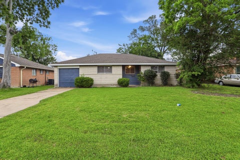 Photo of 14519 Draycott Lane, Houston, TX 77045 (MLS # 81812885)
