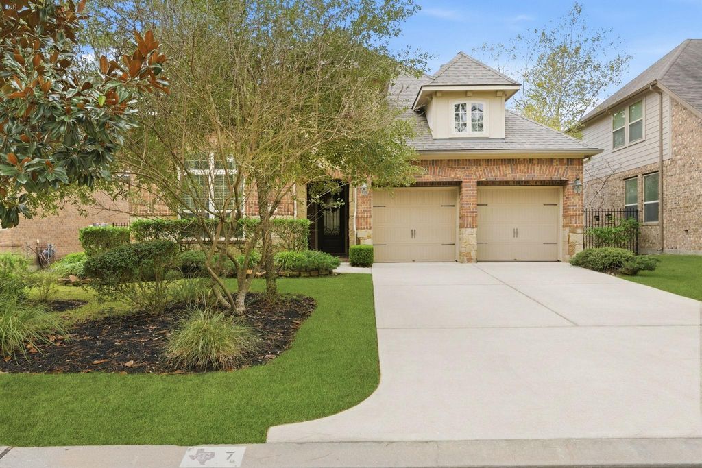 Photo of 7 Camplight Court, The Woodlands, TX 77389 (MLS # 61789003)