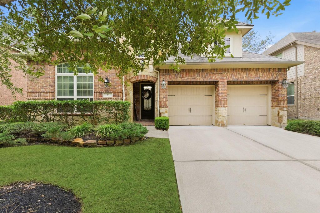 Photo of 7 Camplight Court, The Woodlands, TX 77389 (MLS # 61789003)