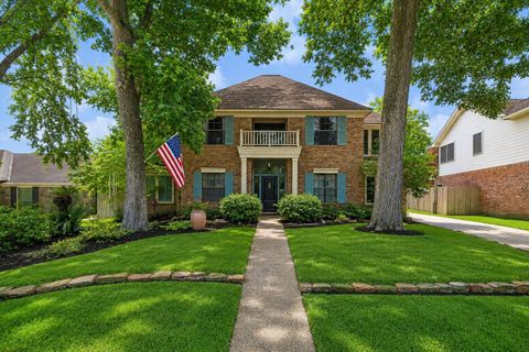 Photo of 3914 Hill Springs Drive, Houston, TX 77345 (MLS # 10955514)