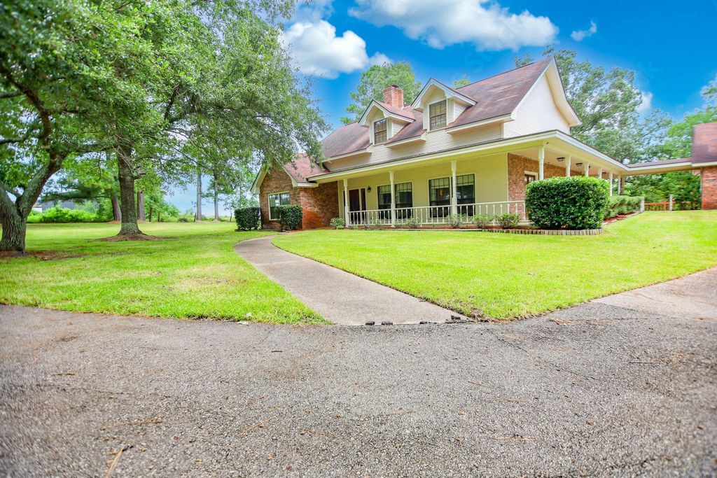 Photo of 3017 S Highway 96, Jasper, TX 75951 (MLS # 31329498)