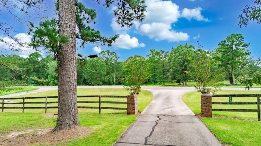 Photo of 3017 S Highway 96, Jasper, TX 75951 (MLS # 31329498)