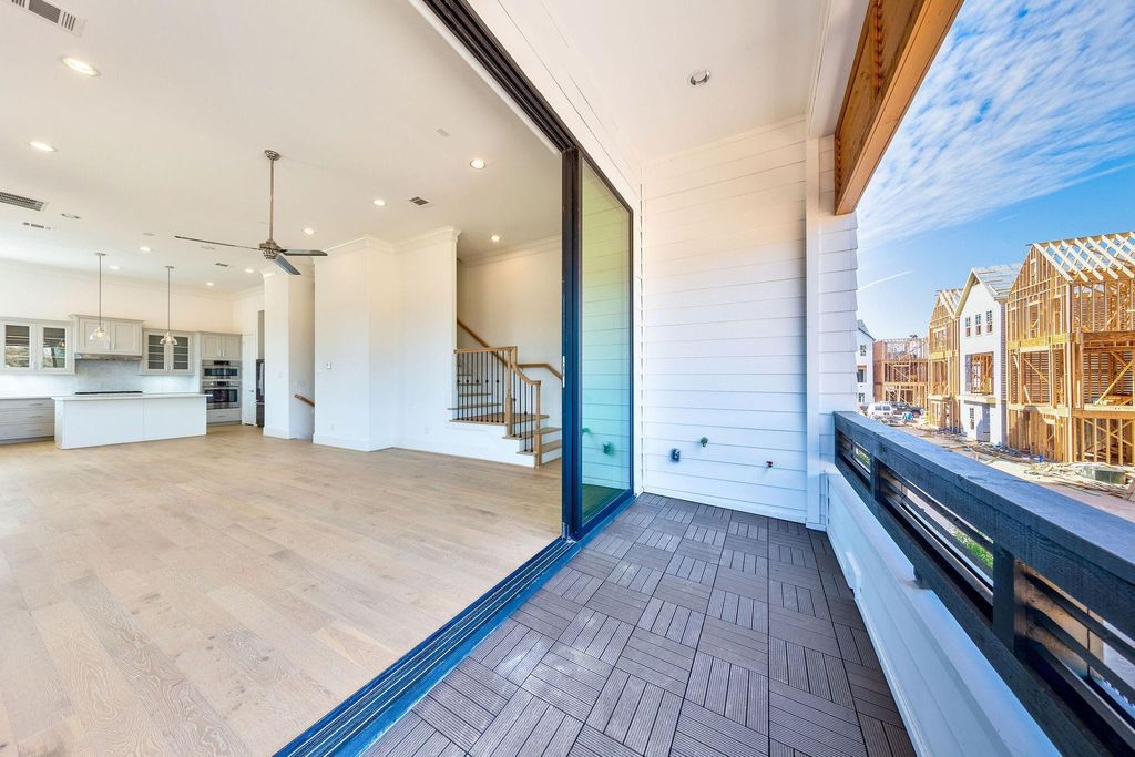 Photo of 6140 Cottage Grove Lake Drive, Houston, TX 77007 (MLS # 16980693)
