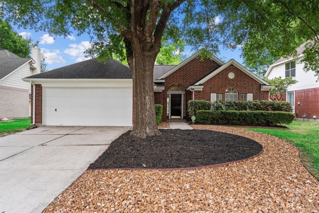 Photo of 2014 White Oaks Hills Lane, Houston, TX 77339 (MLS # 96308162)
