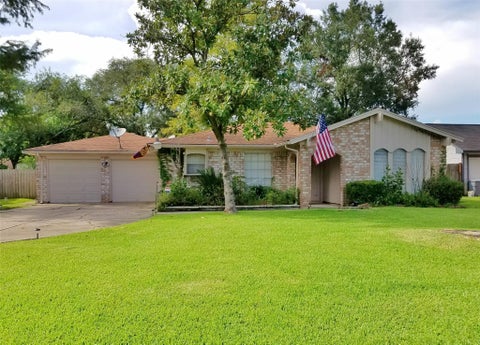 Photo of 3800 Kingsway Drive, Baytown, TX 77521 (MLS # 57135966)