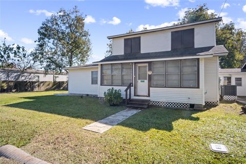 Photo of 1977 E 7th Street, High Island, TX 77623 (MLS # 96681998)
