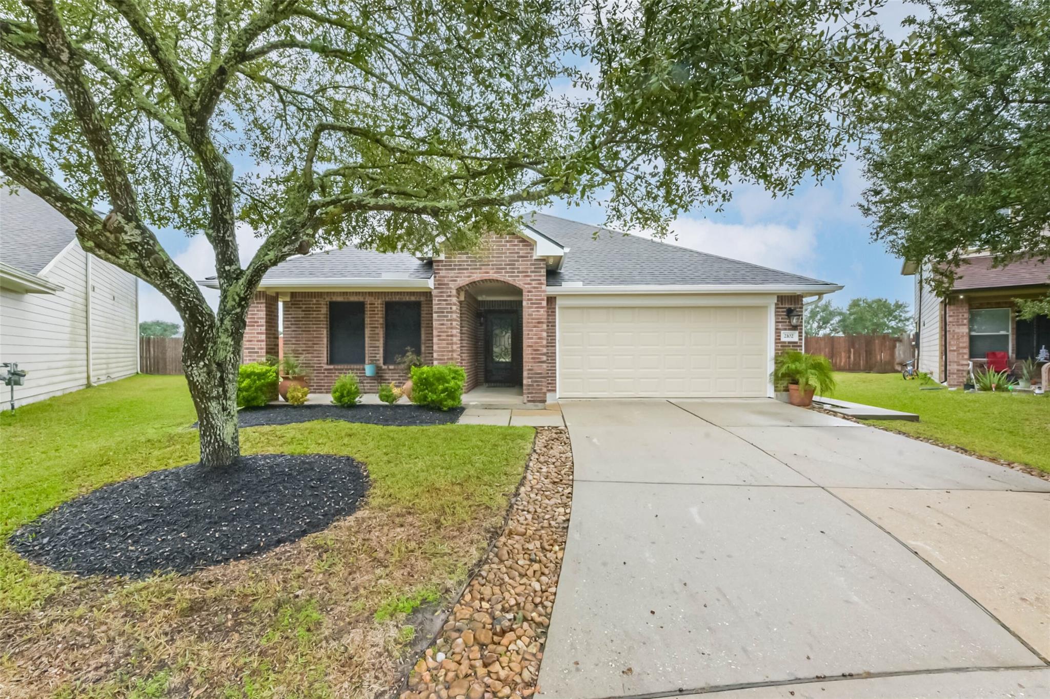 2102 Pickwick Pines Dr Court
