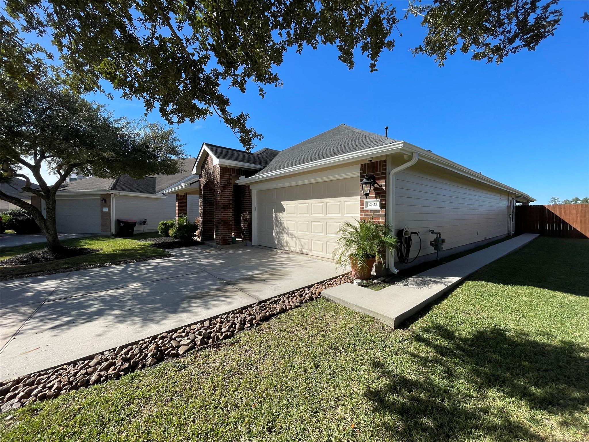 2102 Pickwick Pines Dr Court