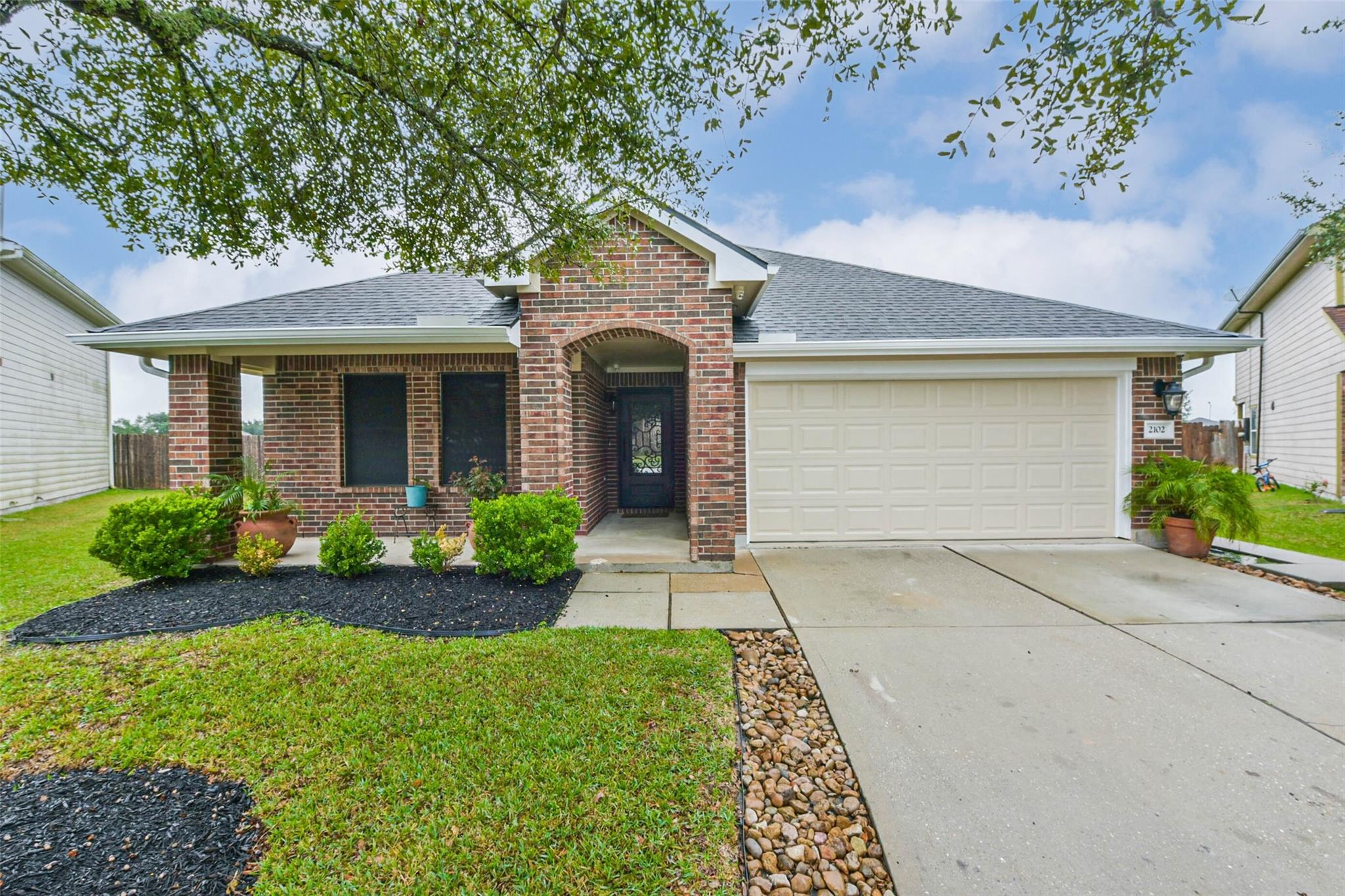 2102 Pickwick Pines Dr Court