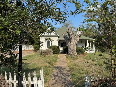 Photo of 330 N Monroe Street, La Grange, TX 78945 (MLS # 40184910)