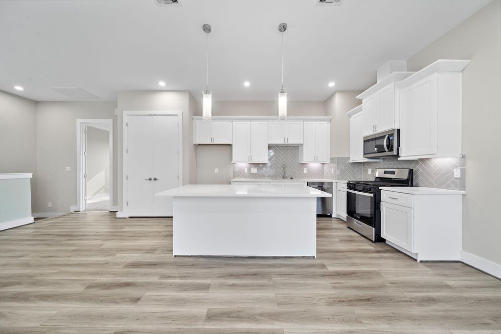 Photo of 11 Wellford St St #G, Houston, TX 77022 (MLS # 71403369)