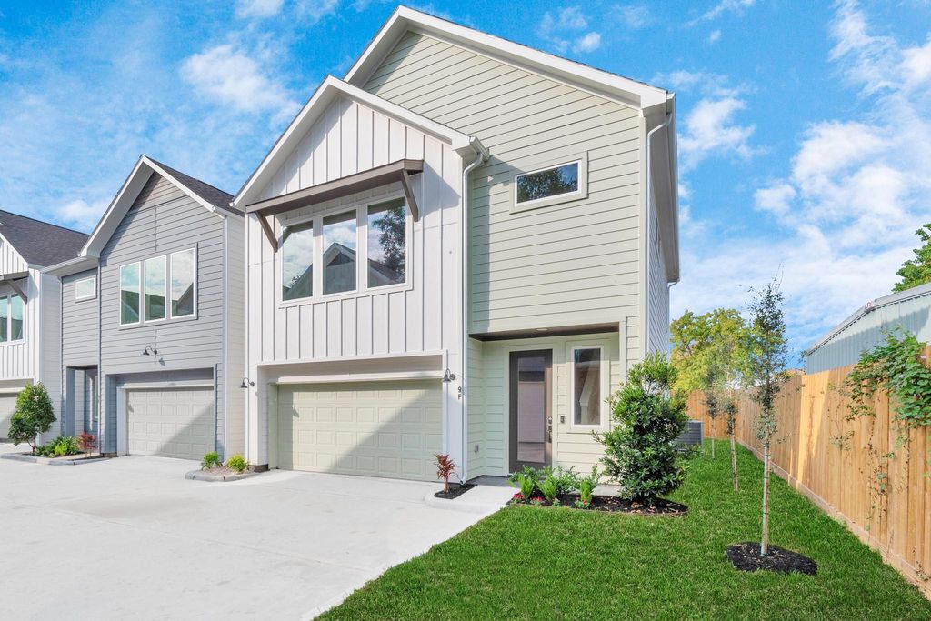 Photo of 11 Wellford St St #G, Houston, TX 77022 (MLS # 71403369)