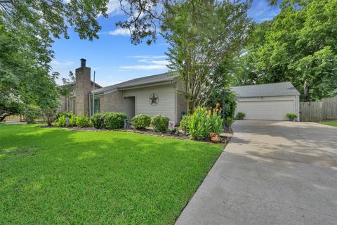 Photo of 12323 Thoreau Drive, Montgomery, TX 77356 (MLS # 72506547)
