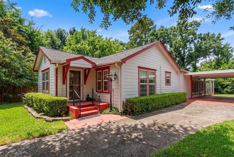 Photo of 2609 Bevis Street, Houston, TX 77008 (MLS # 15408976)