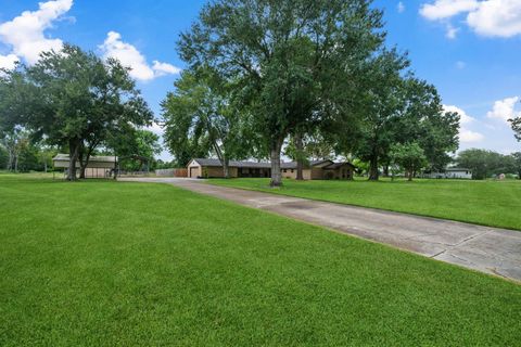 Photo of 2126 County Road 661, Dayton, TX 77535 (MLS # 14439105)