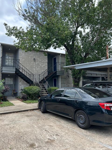 Photo of 9700 Leawood Boulevard #404, Houston, TX 77099 (MLS # 30950826)