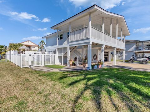 Photo of 16614 Jamaica Inn Road, Jamaica Beach, TX 77554 (MLS # 9539096)