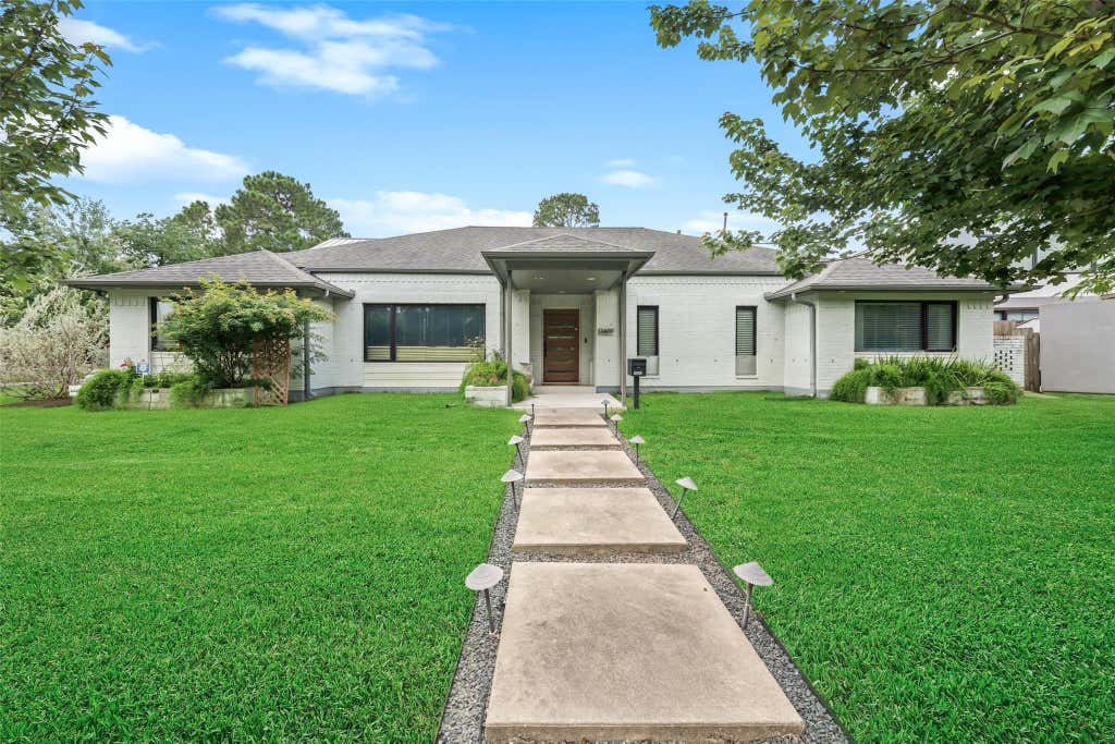 Photo of 3601 S Braeswood Boulevard, Houston, TX 77025 (MLS # 5750851)