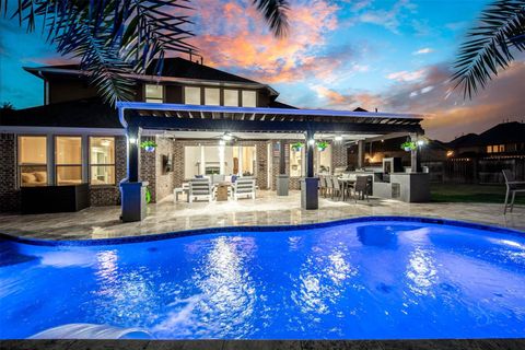 Homes For Sale - 4902 Cancun Hills Court<br/> Fulshear, TX 77441