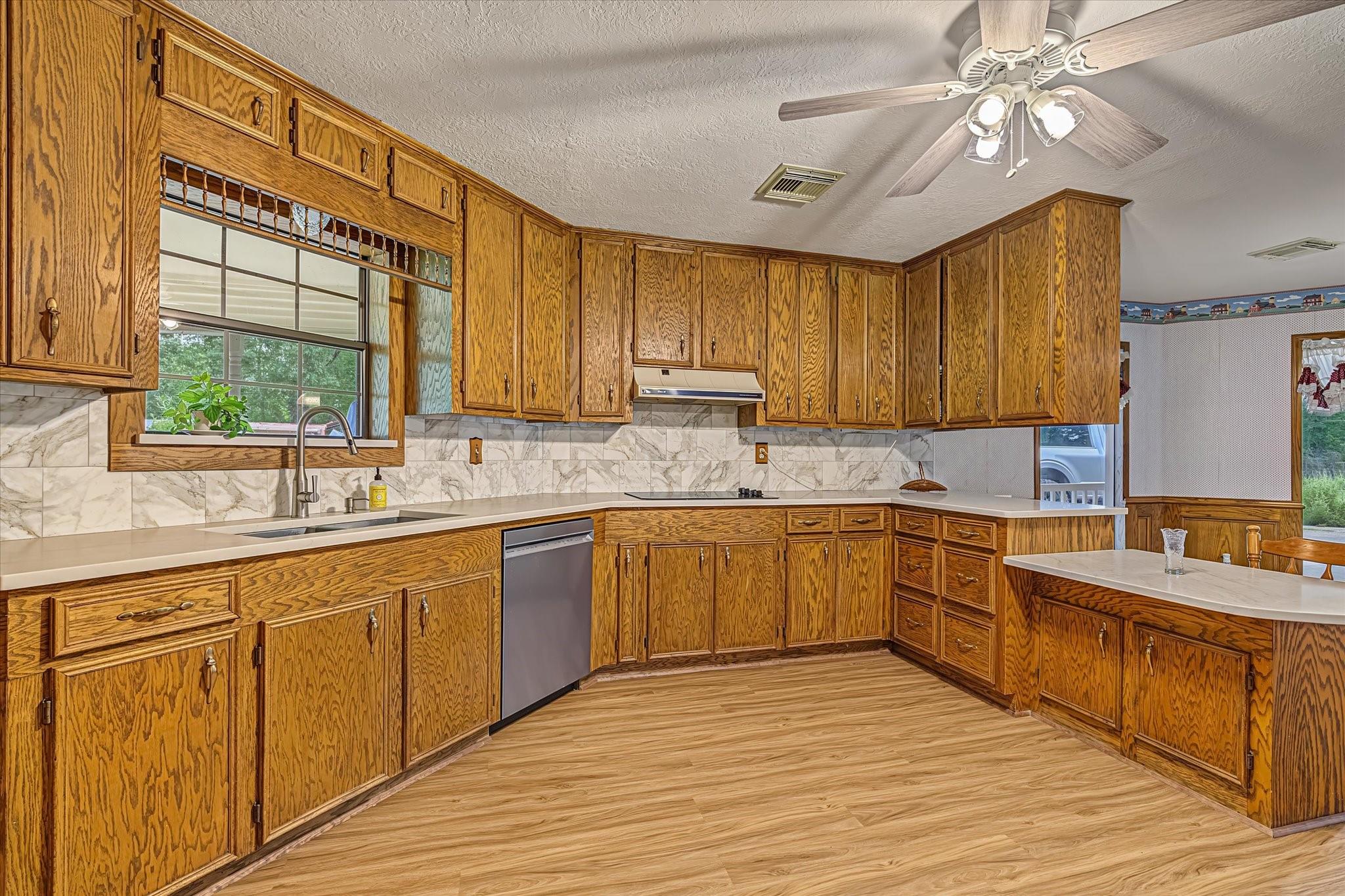 15011 Highway 146 N