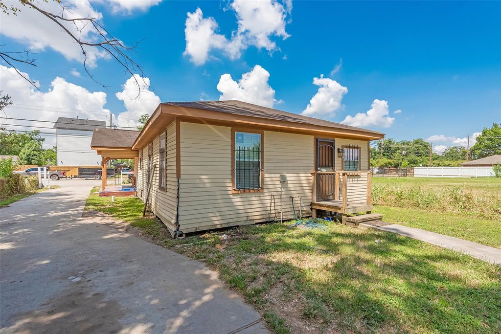 Photo of 6402 W Montgomery Road #A, Houston, TX 77091 (MLS # 70041063)