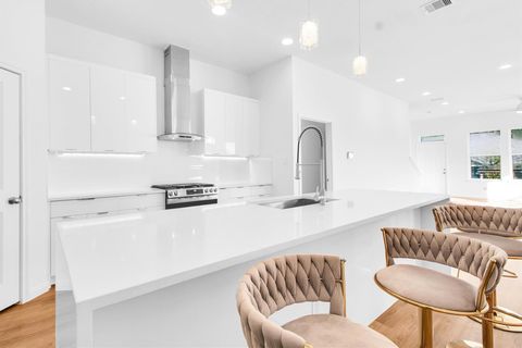 Tiny photo for 5323 Rue Street, Houston, TX 77033 (MLS # 5659293)