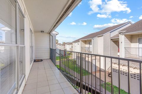 Photo of 12707 Bellaire Blvd Boulevard #1722, Houston, TX 77072 (MLS # 53101744)