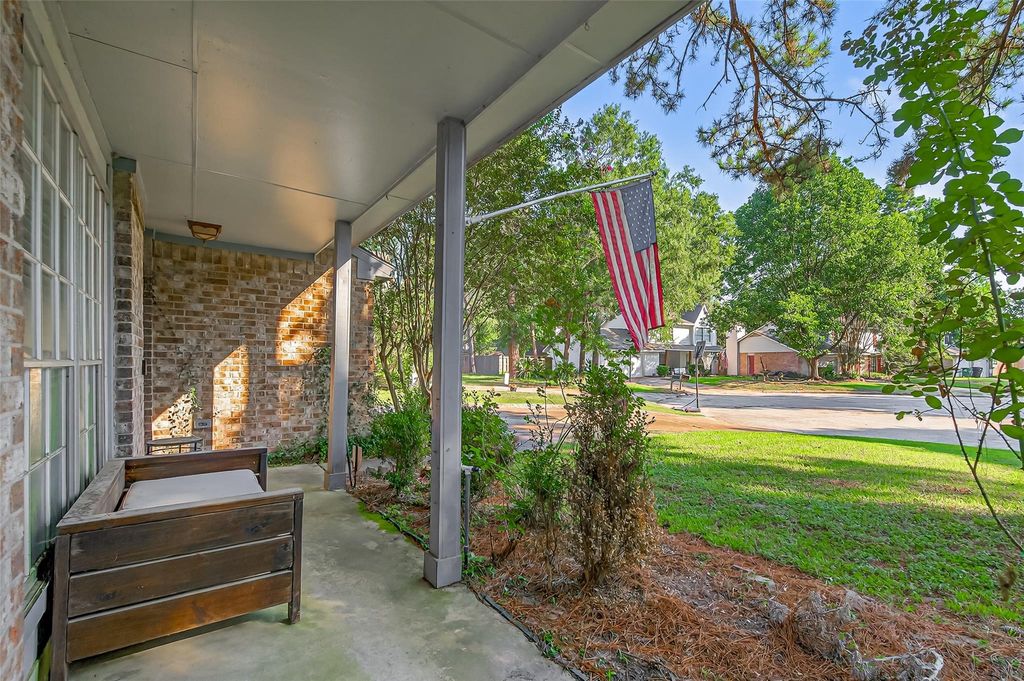 Photo of 2901 Maple Knoll Drive, Houston, TX 77339 (MLS # 69978672)