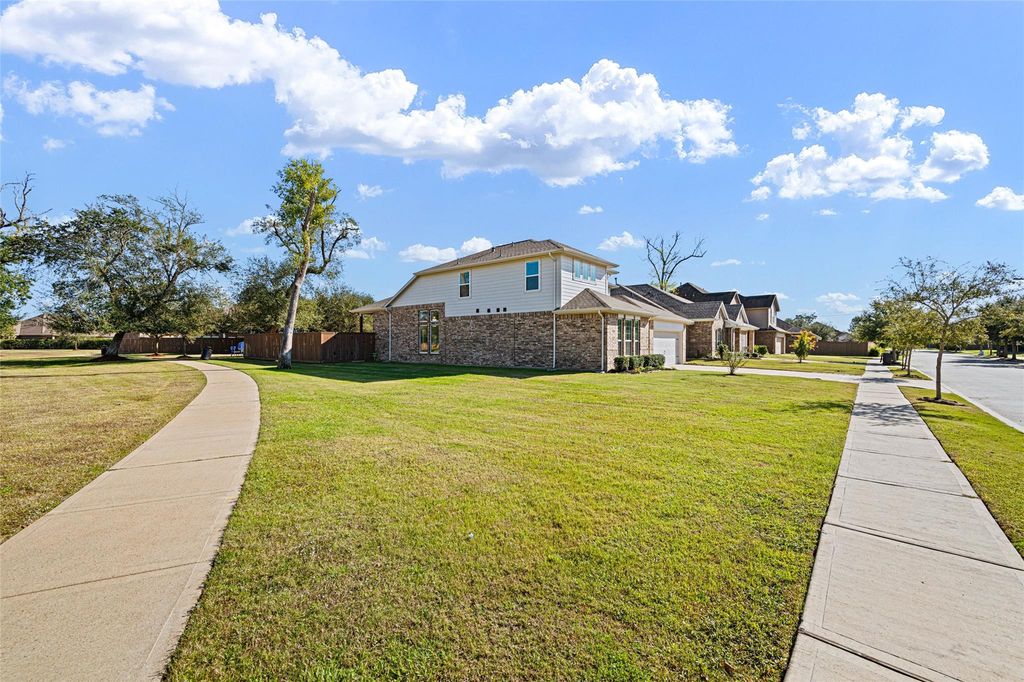 Photo of 207 Canvasback Drive, Clute, TX 77531 (MLS # 30887071)