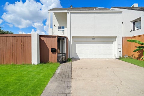 Photo of 2922 Bering Drive, Houston, TX 77057 (MLS # 43912734)