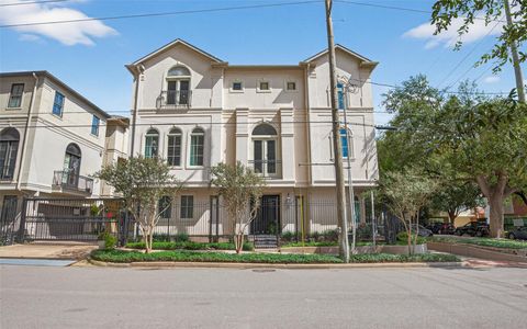 Photo of 2624 Helena Street, Houston, TX 77006 (MLS # 65524896)