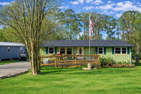 Photo of 204 Lakeview Drive, Onalaska, TX 77360 (MLS # 64338640)