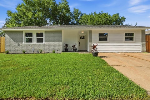 Homes For Sale - 4767 Beechaven St St<br/> Houston, TX 77053