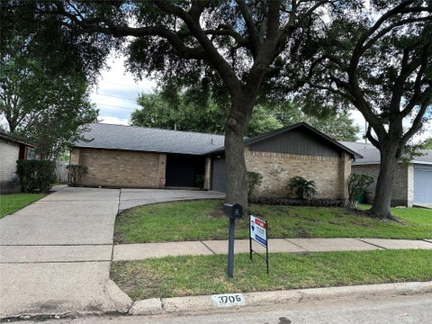Homes For Sale - 3706 Luton Park Drive<br/> Houston, TX 77082