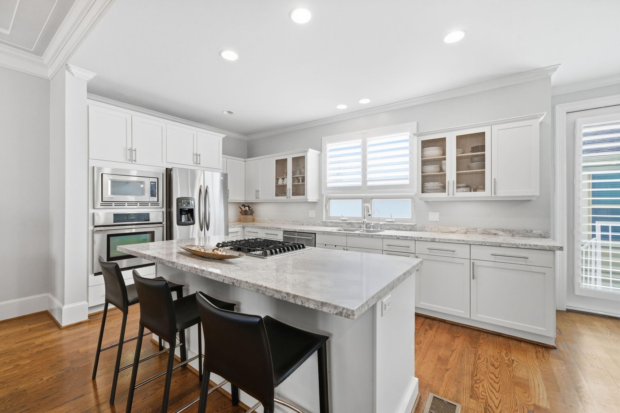 4915 Chenevert Street