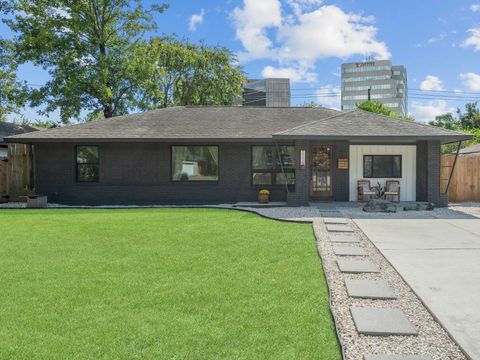 Photo of 1119 W 30th Street, Houston, TX 77018 (MLS # 29333629)