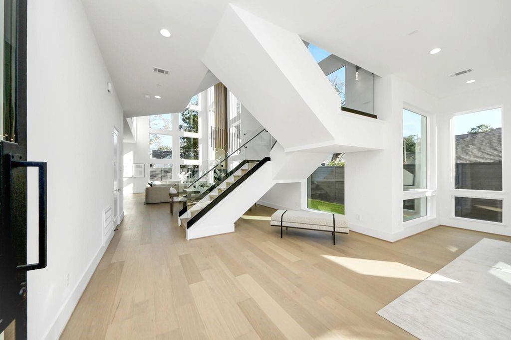 2232 Swift Boulevard