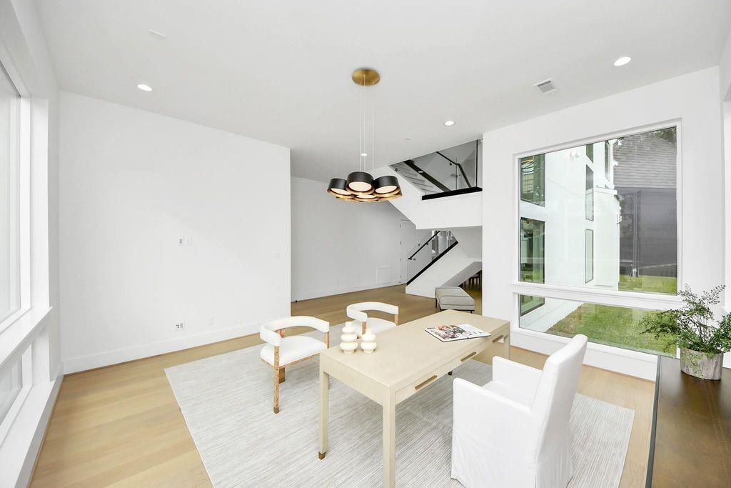 2232 Swift Boulevard