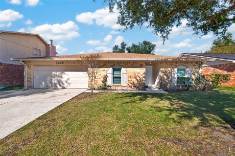 Photo of 9809 Hummingbird Street, La Porte, TX 77571 (MLS # 89605263)